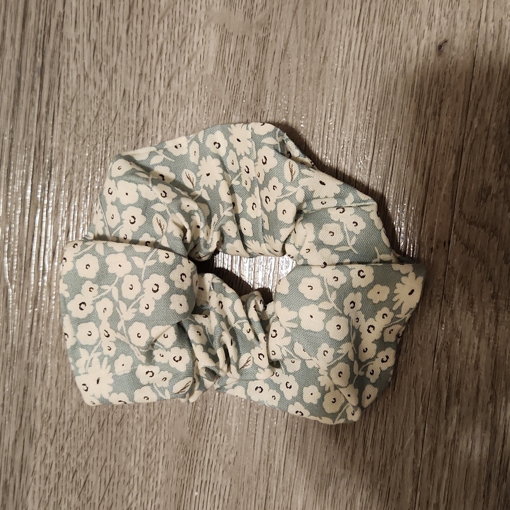 🐻 Hair Scrunchie